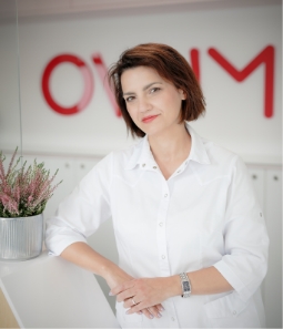 lekarz z kliniki ovum