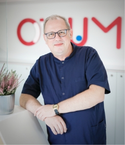 lekarz z kliniki ovum