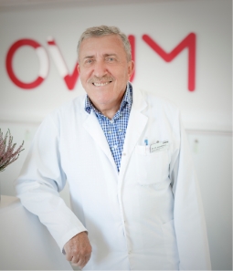 lekarz z kliniki ovum