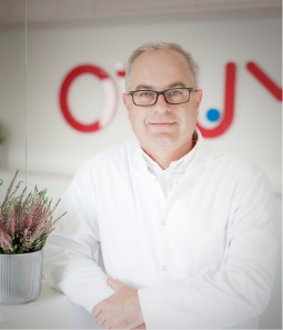 lekarz z kliniki ovum