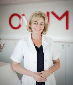 lekarz z kliniki ovum