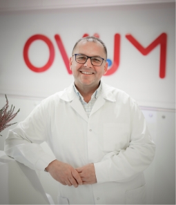 lekarz z kliniki ovum