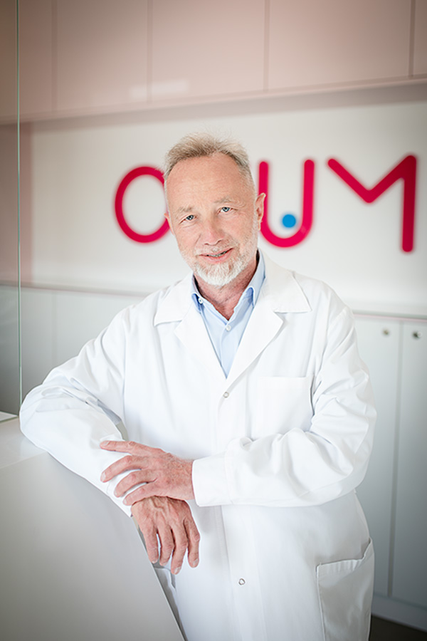 lekarz z kliniki ovum