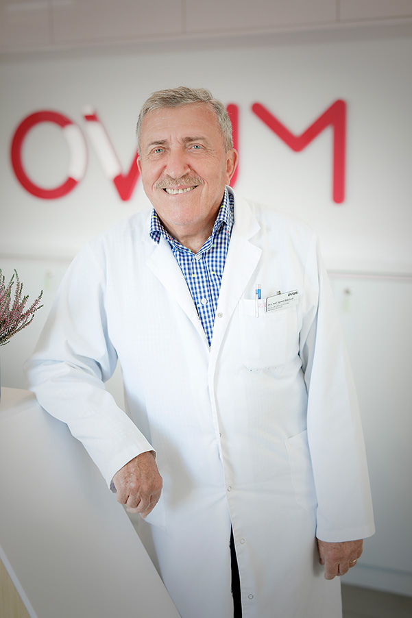lekarz z kliniki ovum